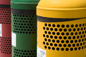 Coloured containers for waste separation