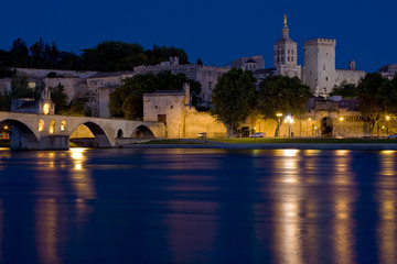 Fototapeta na wymiar Avignon w nocy, Provence, Francja