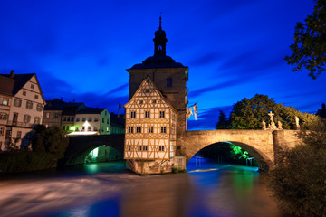 Fototapeta na wymiar Bamberg, Bridge City Hall w nocy