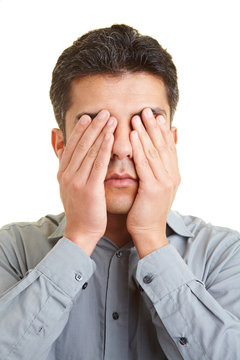 Augen zuhalten