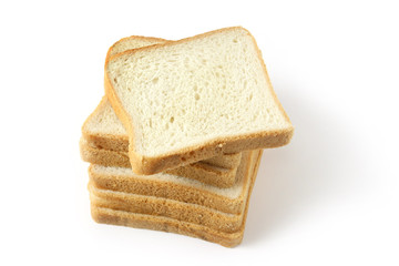 Tranches de pain de mie sur fond blanc