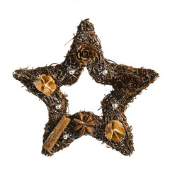 geflochtener weihnachtsstern mit gewürzen und zapfen