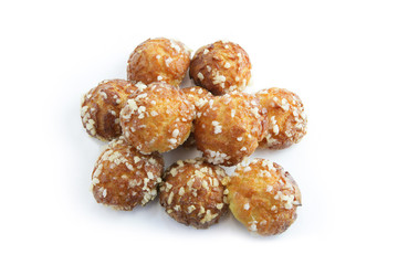Chouquettes sur fond blanc