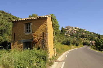 Fototapeta na wymiar village de gordes en provence
