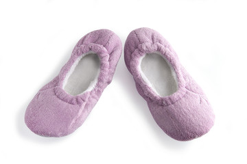 Paire de chaussons ballerines roses sur fond blanc