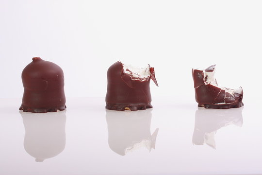 Schokok&uuml;sse angebissen S&uuml;ssigkeiten