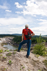 Naklejka premium Senior beim Wandern