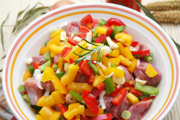 frisches fleisch mit paprika