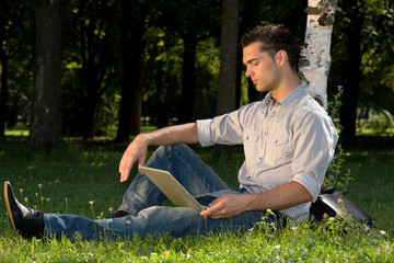 Naklejka na ściany i meble businessman reading outdoor