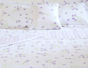 Floral bedding set.