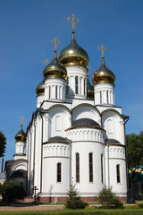 Fototapeta na wymiar Russian orthodox church with gold domes