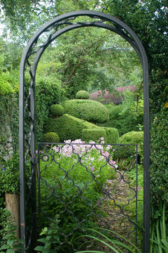 romantischer Garten im englischen Stil