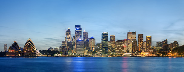 Fototapeta na wymiar Panoramiczny widok z Sydney skyline z błękitne niebo