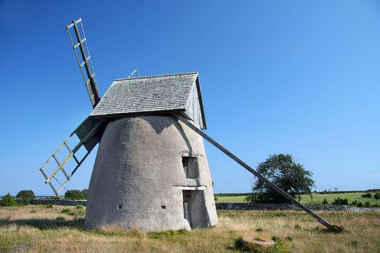 Traditionelle Windmühle auf Gotland (Schweden)