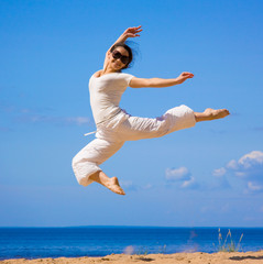 Fototapeta premium Active girl on a beach