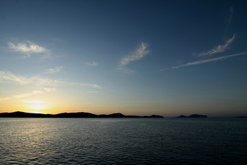 Fototapeta na wymiar tramonto sul mare