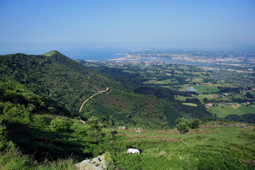 Fototapeta na wymiar vue générale du Pays Basque