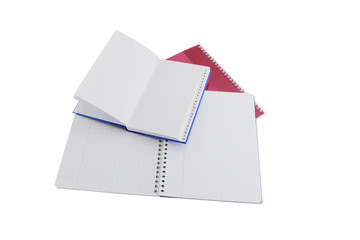 Cahiers d'&eacute;critures ouverts et r&eacute;pertoire sur fond blanc