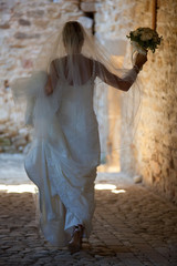 sposa sotto le mura