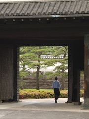Fototapeta na wymiar Brama do pałacu cesarskiego w Japonii