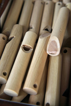Jouets anciens en bois : Sifflets