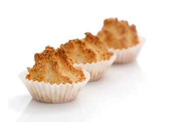 Trois rochers au coco sur fond blanc