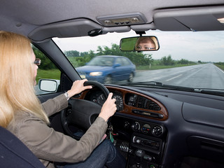 Naklejka premium young woman driving a car
