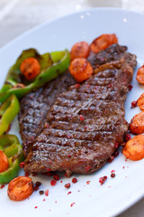 Rib Eye Steak mit Karotte,Paprika