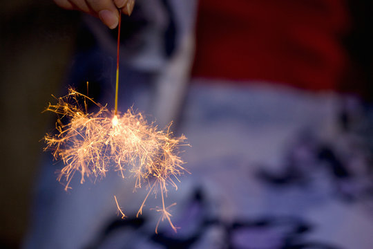 線香花火」の写真素材 | 490,687件の無料イラスト画像 | Adobe Stock