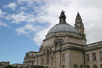 Fototapeta na wymiar Cardiff city hall