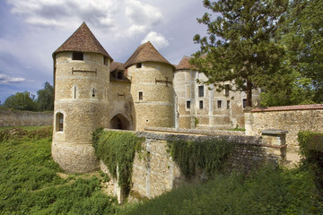 france; normandie; harcourt : ch&acirc;teau du moyen-&acirc;ge