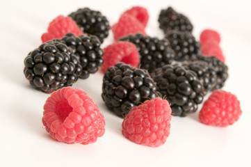 Brombeeren und Himbeeren