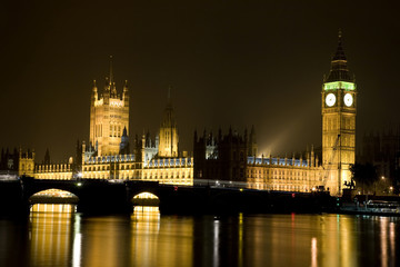 Fototapeta na wymiar House of Parlament i Big Ben w nocy