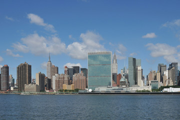 Fototapeta na wymiar Midtown Manhattan skyline on a Clear Blue morning.