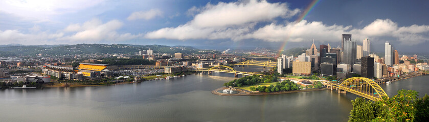 Fototapeta na wymiar Panoramic View of the City of Pittsburgh
