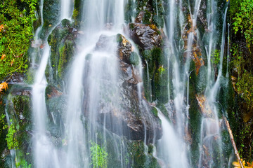 Fototapeta na wymiar Wodospad w górach