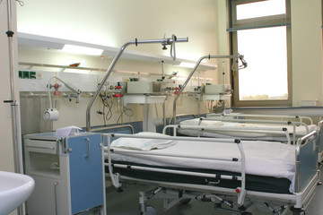 hospital chamber with cardiology equipment