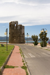 Fototapeta na wymiar Uferpromenade, Turm, Küste, Sardinien