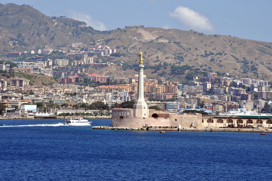 ville de messine en sicile , en  italie