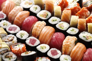 Crédence de cuisine en verre imprimé Bar à sushi beaucoup de sushis