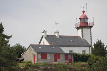 lighthouse on coastline in brittany © minik