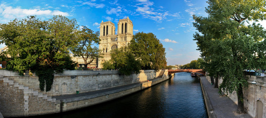 Fototapeta na wymiar Notre Dame de Paris Panorama - Paryż - Francja