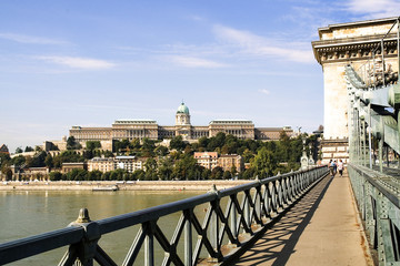 Ponte catene e castello a Budapest - Ungheria
