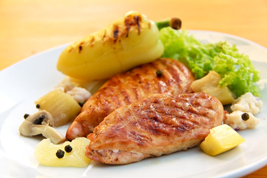 Putenbrust-gegrillt, mit Gem&uuml;se