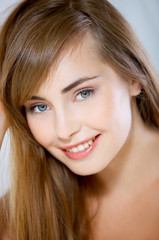 Naklejka premium Portrait of cute and happy teenage girl