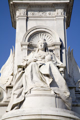 Fototapeta na wymiar Londyn - Pomnik Zwycięstwa - szczegóły królowej
