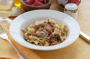 Tagliatelle al crudo e porcini - Primi Emilia Romagna