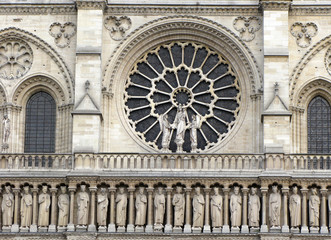 Fototapeta na wymiar Galerie des rois, Cathédrale notre dame de Paris