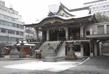 大阪難波神社に降る雪