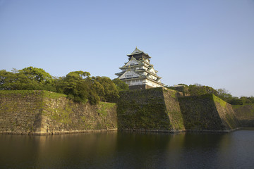 Fototapeta na wymiar W zamku w Osace i fosą